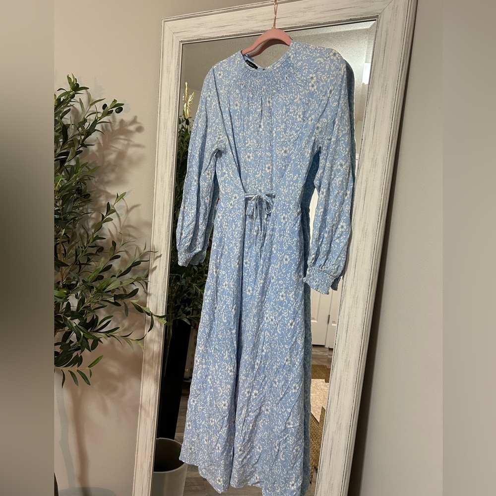Long sleeve blue and white dress!🩵🦋